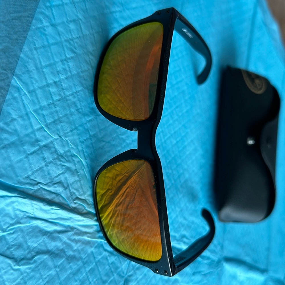 Men’s Oakley Holbrook XL Sunglasses Matte Black Prism comes with a Ray-ban case